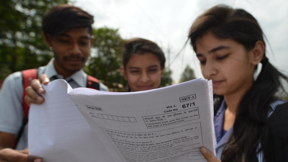 Class 12 Hindi paper on social media fake, Political Science previous year paper : CBSE