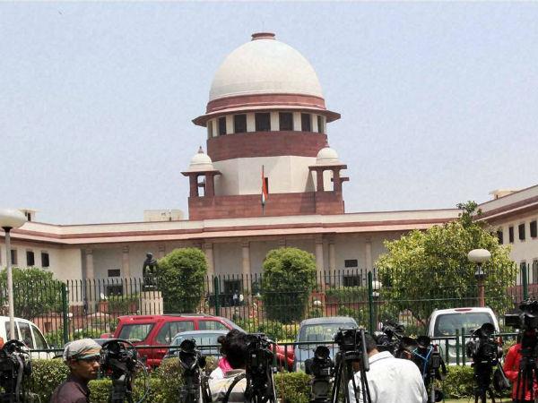 SC questions Centre on mandatory seeding of Aadhaar with mobile