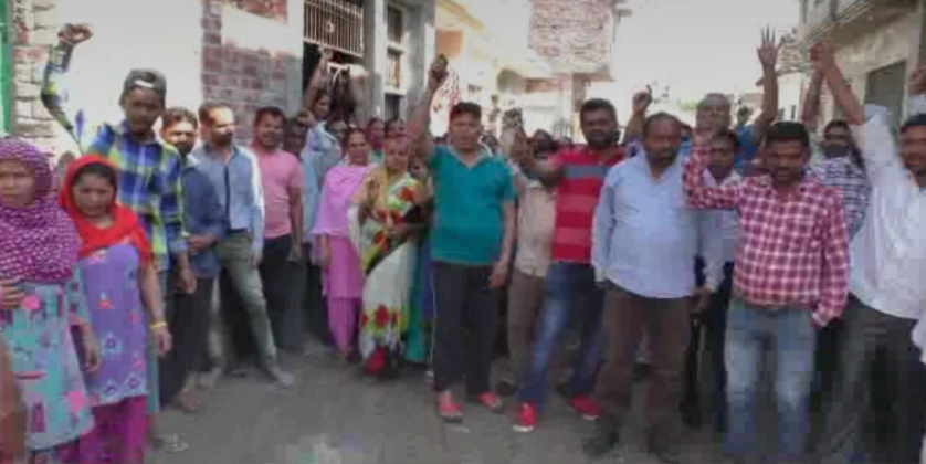 Patiala: People raise slogans against Captain Amarinder, Maharani Parneet Kaur in ward 40