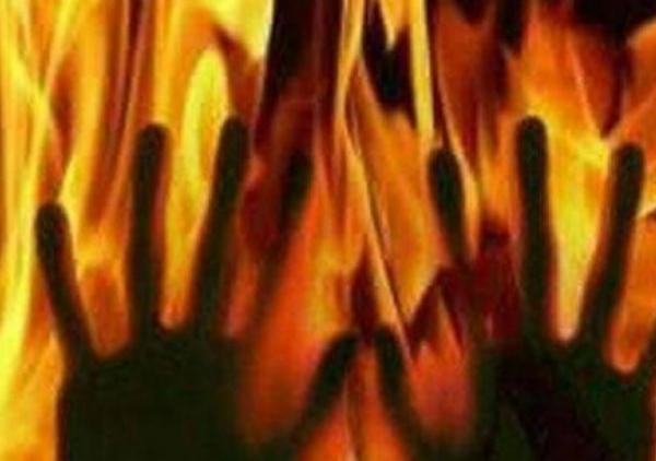 Woman set ablaze after rape in Jharkhand