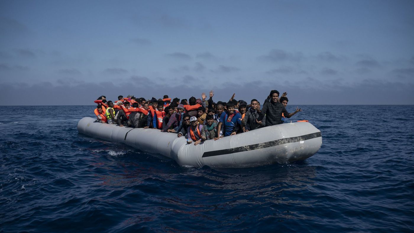 Spain rescues 476 migrants crossing Mediterranean Sea