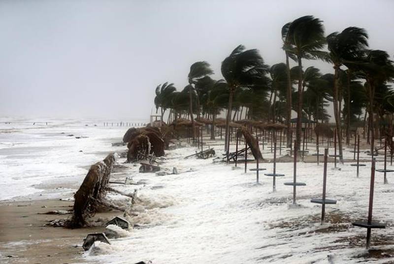 Powerful cyclone strikes Oman, Yemen; 5 dead, 30 missing