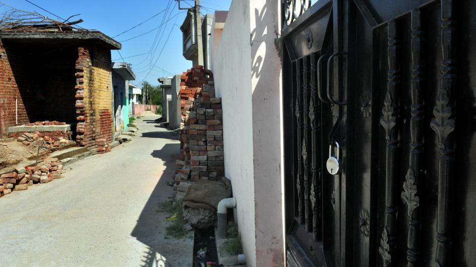 Pak shelling: Villages in J&K turn ghost towns as thousands forced to leave homes