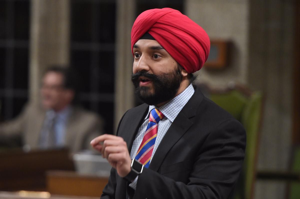 US issues apology after Canadian minister told to take off turban at airport