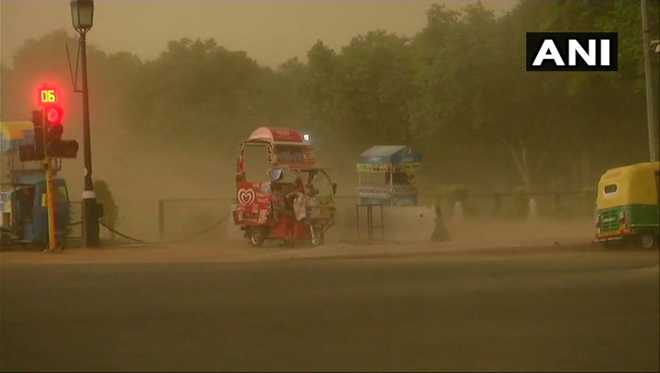 Weather Alert! Dust storms likely to hit Delhi today