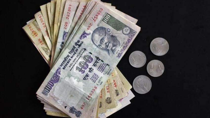 Govt rules out 'knee-jerk' reaction to tackle rupee fall