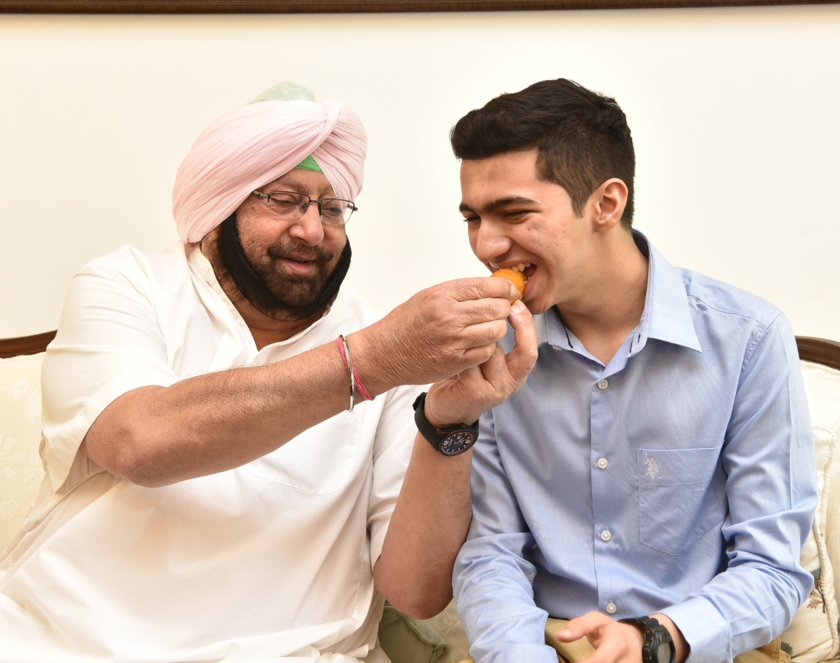 Punjab CM felicitates AIIMS MBBS toppers from state