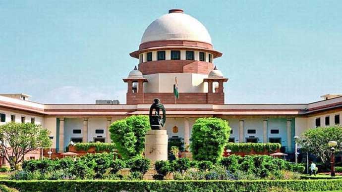 Govt free to probe charges against ED officer probing Aircel-Maxis case: SC