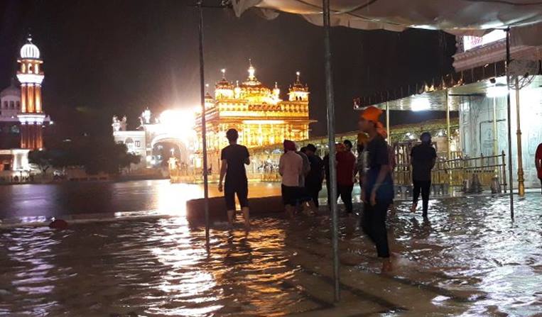 Golden Temple Sarovar overflows due to Heavy Rain