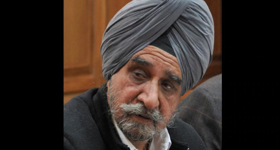 ASI suspended by Punjab minister for touching his feet