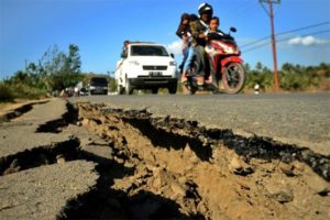 Aftershocks rock Indonesia's Lombok as quake death toll tops 300