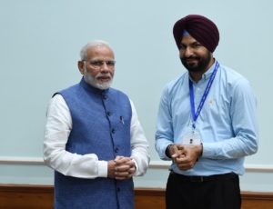 pm-narendra-modi-twitter-on-two-teachers-pictures-share
