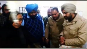 Sangrur-Patiala highway Robbers mother-Son Lakha rupees Robbery