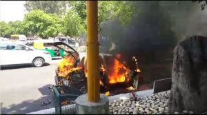 Chandigarh Sector 7-8 Chowk Moving car Fire