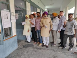Lok Sabha elections 2019: Bibi Rajinder Kaur Bhattal Voted with family members