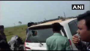 west-bengal-ghatal-bjp-candidate-vehicles-tmc-workers-attack