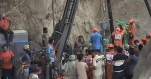 Sangrur : fatehveer singh borewell Rescue Artists Made prayer