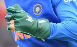 BCCI backs Dhoni in Army insignia gloves row; to request ICC for permission during World Cup
