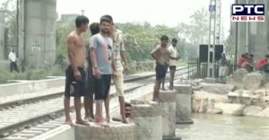 Ludhiana young canal Train arrival time Dangerous stunt on the track