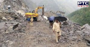 Badrinath Highway Pilgrims Bus Fell boulder , 7 pilgrims Death