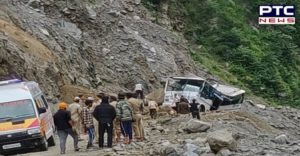 Badrinath Highway Pilgrims Bus Fell boulder , 7 pilgrims Death