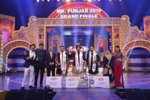 MR PUNJAB 2019 : Randeep Singh win award 'Mr Punjab 2019'