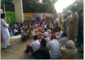 Lehragaga teachers to deputation sending Against Villagers lock up school
