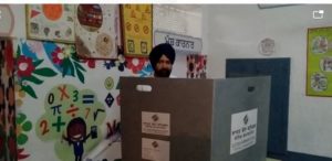 By-elections 2019: jalalabad SAD candidate Dr. Raj Singh Dibipura candidate cast vote