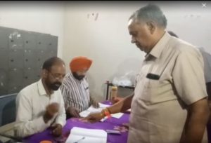 By-elections 2019: Mukerian BJP Candidate Jangi Lal Mahajan Voting