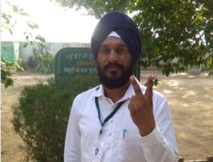 Ratia SAD and INLD candidate Kulwinder Singh Kunal cast vote