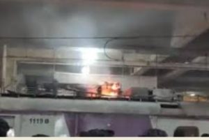 Mumbai Vashi Station Panvel-CSMT local train catches fire