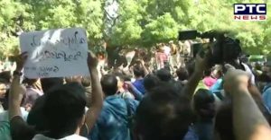 Delhi : Jawaharlal Nehru University Students complete fee roll back along with other demands march towards Parliament