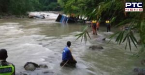 Indonesian bus crash falls into ravine , 24 death