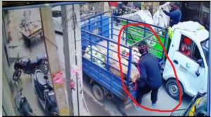 Amritsar: sack of onions In Auto , captured CCTV camera