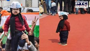 #JuniorMufflerman: Baby Mufflerman steals the show at Arvind Kejriwal oath-taking ceremony in Delhi
