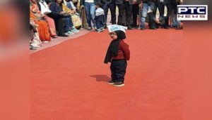 #JuniorMufflerman: Baby Mufflerman steals the show at Arvind Kejriwal oath-taking ceremony in Delhi
