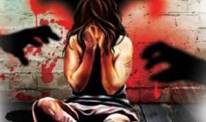 Patiala : Auto driver tried rape to girl in Auto,  attack with screwdriver