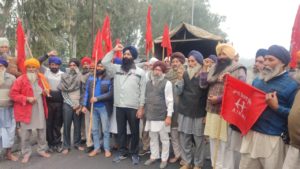 Barnala: Farmers to head for Delhi from Badbar Toll Plaza dhol vaja ke