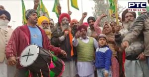Barnala: Farmers to head for Delhi from Badbar Toll Plaza dhol vaja ke