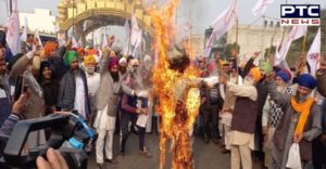 Farmers burn effigies of PM Modi ,corporate companies in Tarn Taran and Amritsar against farm laws