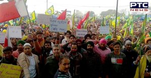 Farmers Protest । Arundhati Roy speaks on Kisan Andolan Tikri Border