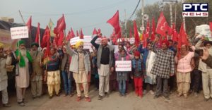 Farmers Protest : Khet Majdur arrives at Delhi's Singhu border with their families