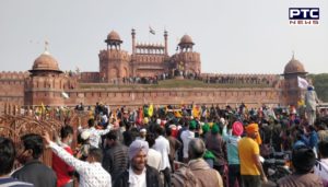 Farmers Tractor Parade : Farmers hoist the flag at the Red Fort Delhi