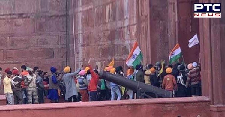 Tractor March Delhi: Lathi charge on farmers at Red Fort