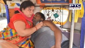 Agra : woman resuscitating dying Covid positive husband by breathing into mouth
