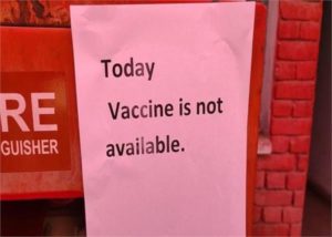 Punjab de kay Vaccine Center te nhi phunchi Corona vaccine, lok ho rhe ne paresan