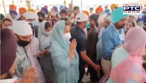 Kangana Ranaut visits Sri Harmandir Sahib in Amritsar for the first time with family
