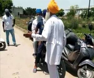 Nihangs looted cash by cutting the hand of finance company employee with kirpan In Amritsar