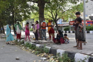 Delhi corona lockdown : no jobs no money families say will sell kidneys for food
