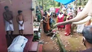 Elephant pays tribute to its mahout at his funeral in Kerala. Heartbreaking viral video